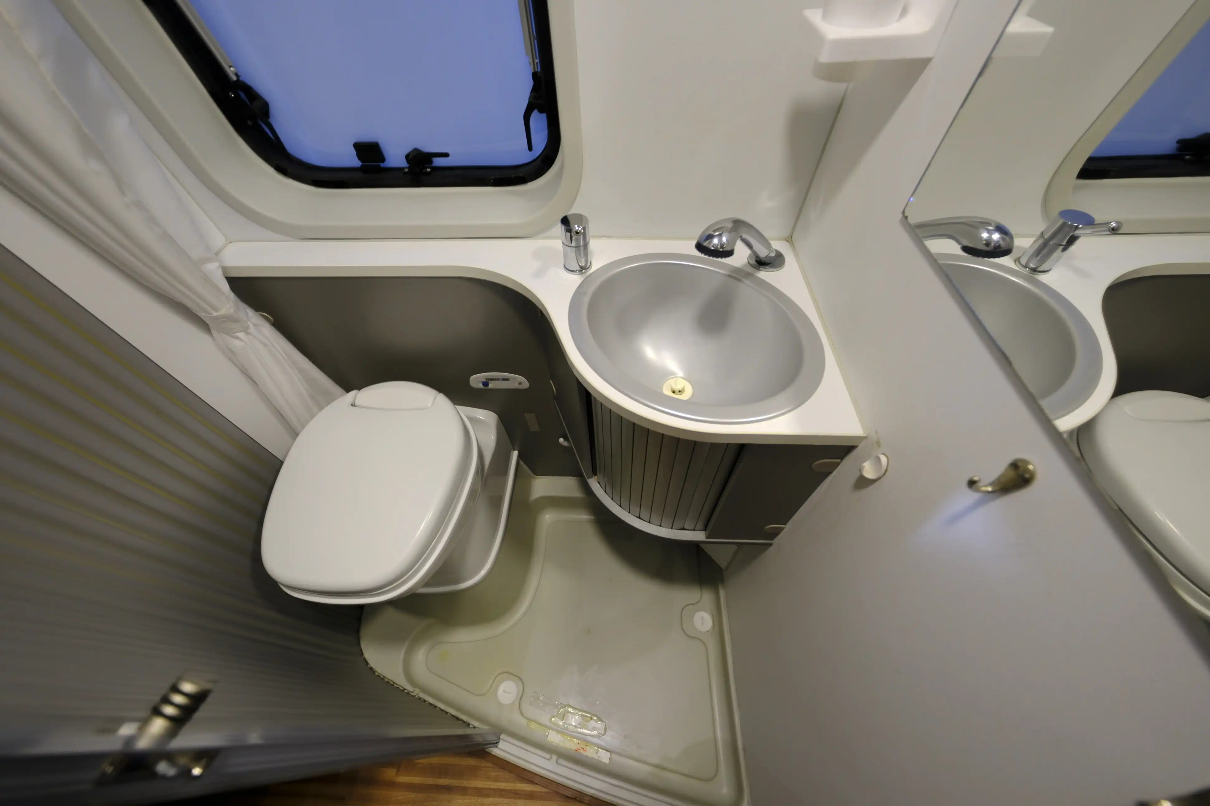 ADRIA Twin 600 SP